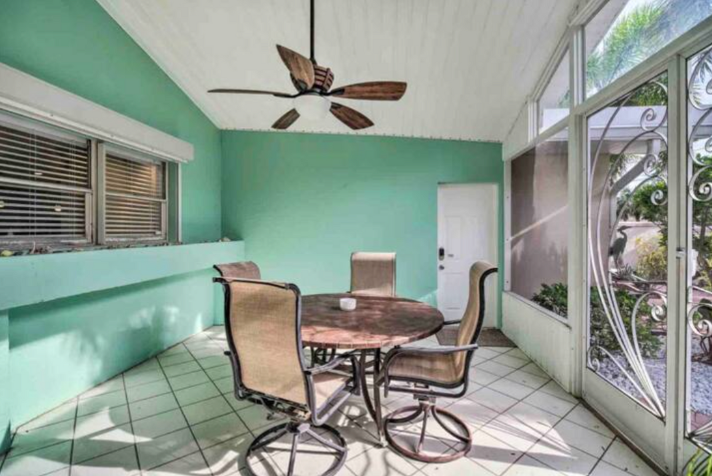 Direct booking for 45 west bay drive